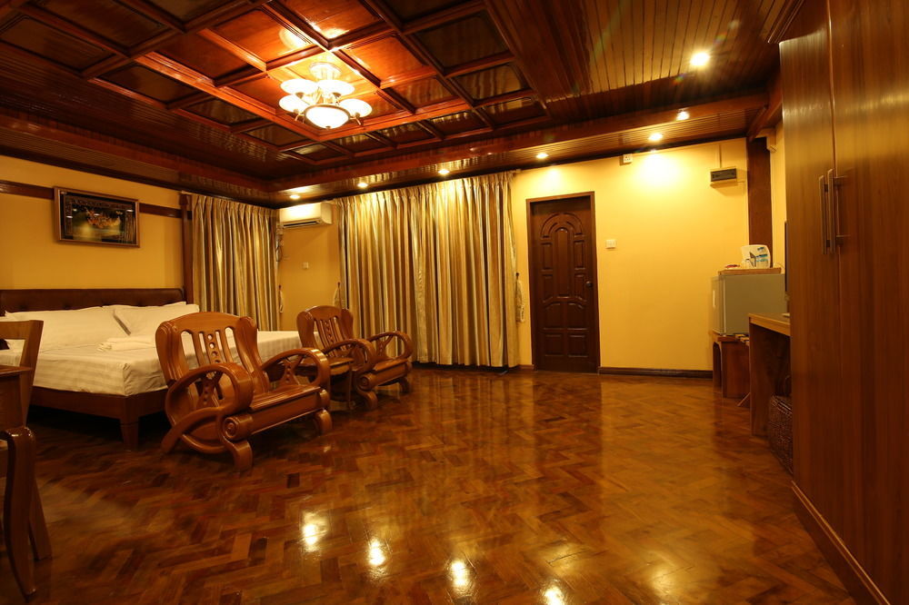 Hotel Hundred Moon Yangon Exterior foto